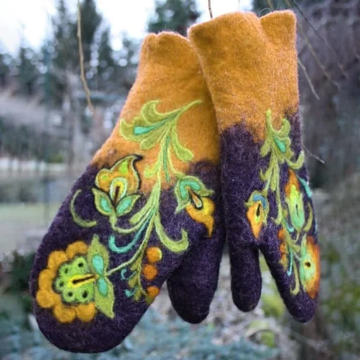 Cashmere Embroidery Flowers Mittens